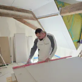 Valon Spahiu bei der Arbeit